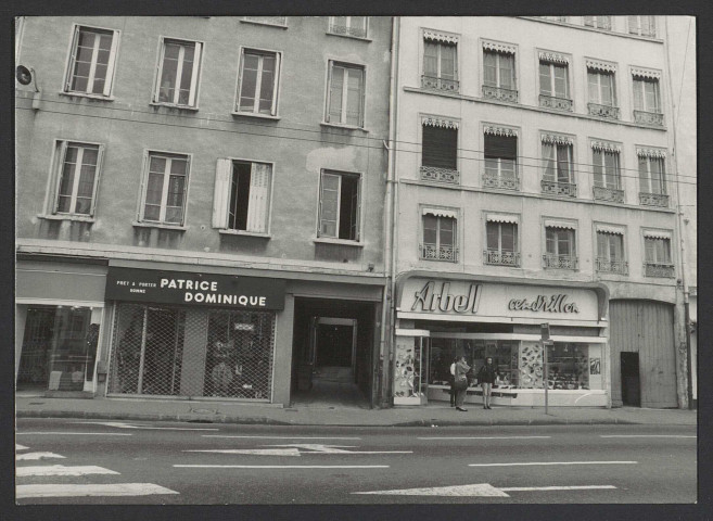 Atelier d'Eric Martin (bustes Jean-Paul II) 29 place Valmy.