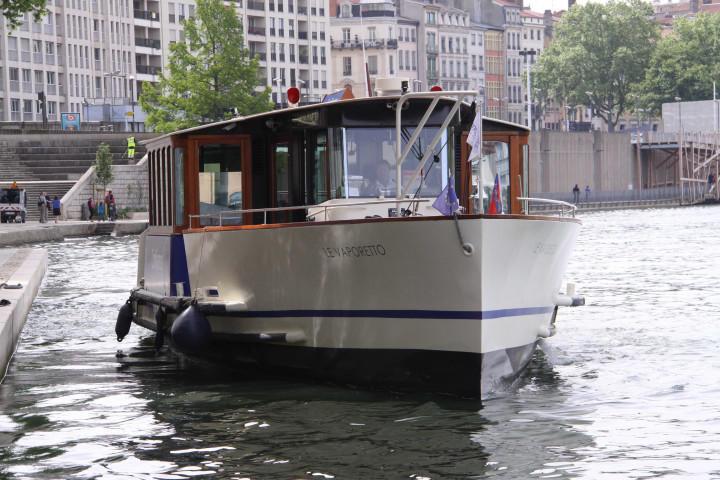 Quai de la Pêcherie, vaporetto.