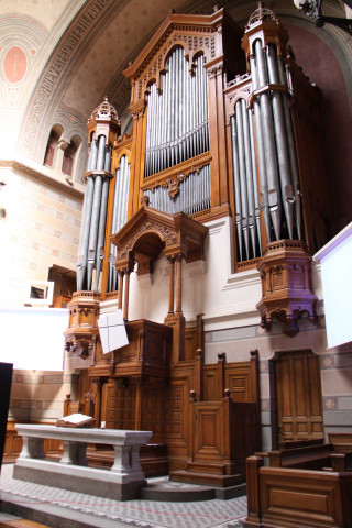 Vue de la chaire et de l'orgue.