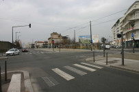 Avenue Berthelot prise depuis la place Mendès-France.