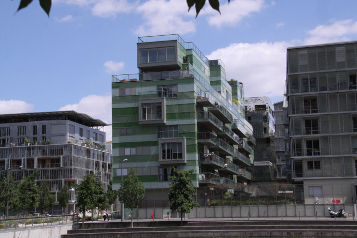 Immeubles sur le quai Antoine-Riboud.