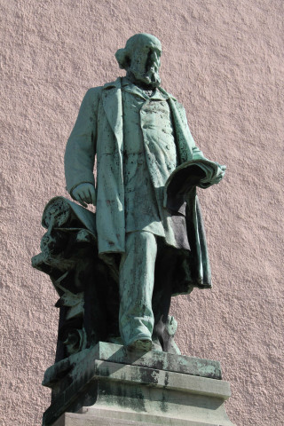 Statue de Clement Livet.