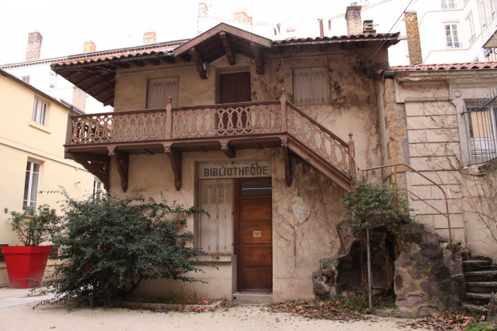 2 place Gailleton, Centre Saint-Irénée, bibliothèque.