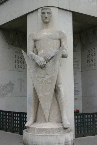 Statue "Le Veilleur de Pierre".