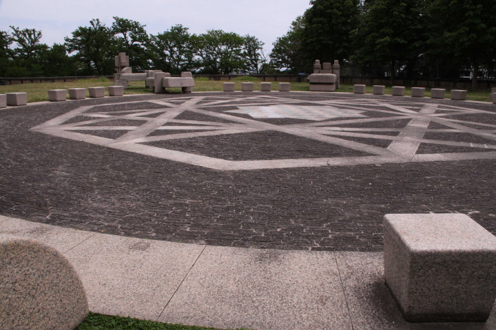 Square Compas-Raison, sculpture de Serge Boyer.