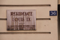 36 rue de la Madeleine, plaque de la résidence Louis IX.