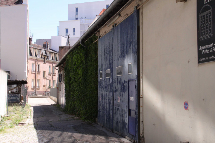 42/44 rue Clement-Marot.
