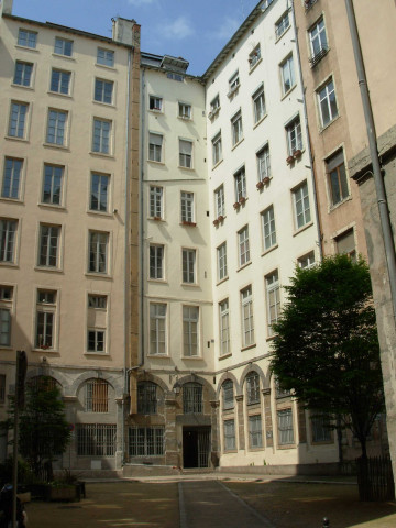 Cour des Feuillants ou cour des Moirages, signalétique du Site historique de Lyon.