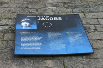 Plaque biographique d'Aletta Jacobs, au nord du pont Wilson.