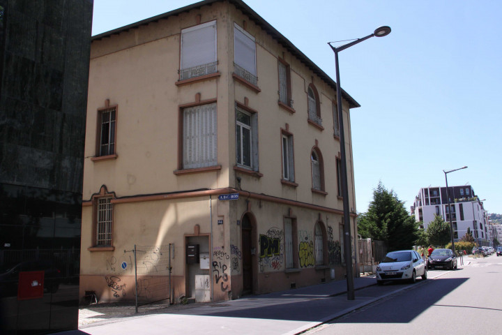 42/44 rue Clement-Marot.