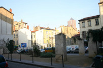 Angle nord-ouest de la rue Chaponnay et de la rue de Créqui.
