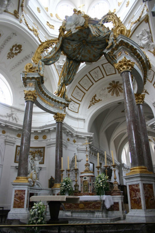 Eglise Saint-Bruno, extérieur et intérieur.