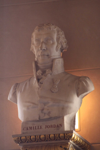 Palais Saint-Pierre, buste de Camille Jordan.