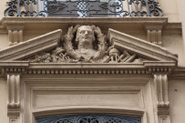 7 place d'Helvétie et rue Malesherbes, détail sur la façade, Larrey.