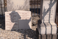 Tombe de la famille Escoula et de J.Bruyat.