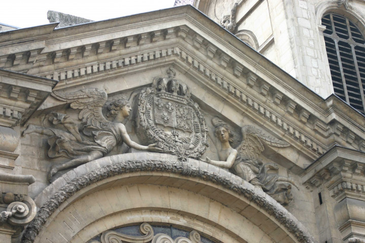 Hôpital de l'Hôtel-Dieu, ancien tronc, inscription, fronton de la chapelle.