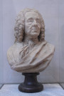 Palais Saint-Pierre, buste de Bernard Bovier de Fontenelle par Jean-Baptiste Lemoyne.