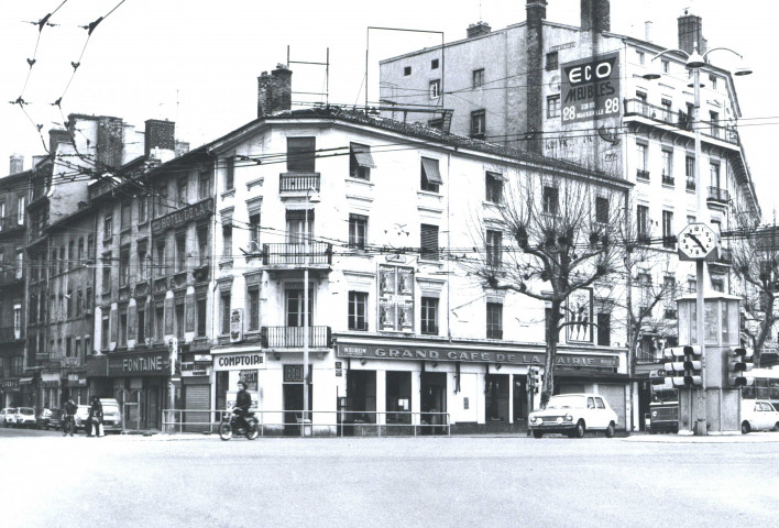 [Ancienne mairie du 3e arrondissement place du Pont (Gabriel-Péri)].