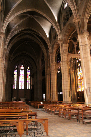 Vue de la nef et du choeur.