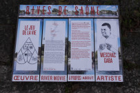 Vers pont Mazarick, panneaux "Le Jeu de la Vie" de Meschac Gaba.
