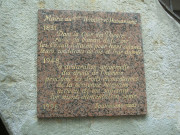 9 place Colbert, Cour des Voraces, plaque commémorative.