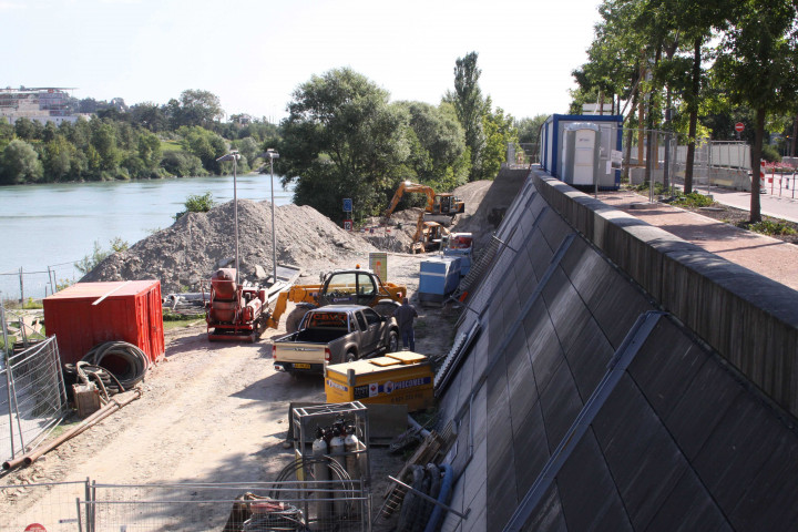Construction de la Passerelle de la Paix.