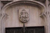 Eglise Saint-Bonaventure, façades, entrées, plaque, retables, tapisseries.