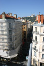 Angle de la rue de la République et de la rue Tupin, vue prise depuis le sommet du magasin Monoprix Cordeliers.
