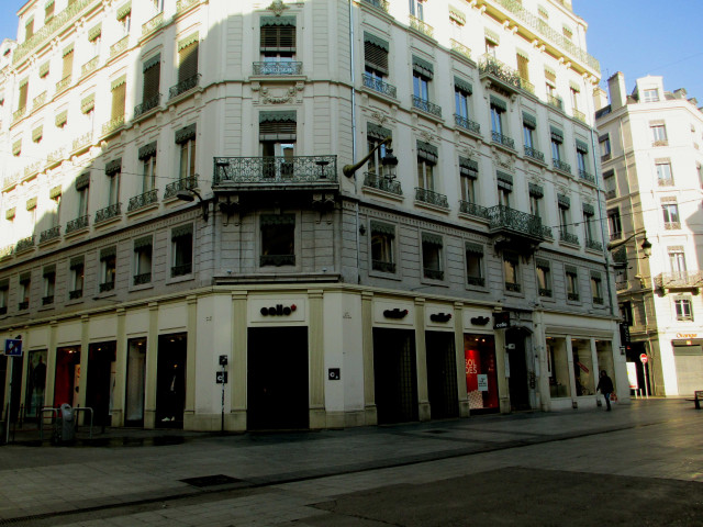 52 rue de la République.