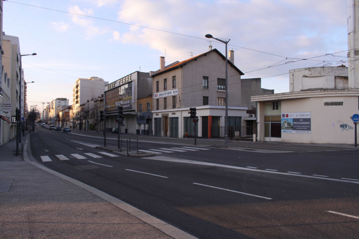 Vers le Boulevard des Tchécoslovaques, vue de la rue.