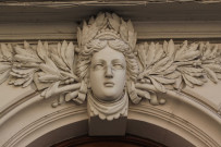 25 avenue Marechal-Foch, fronton de porte.