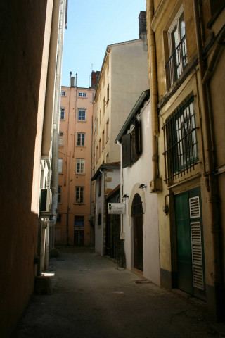 6 cours Franklin-Roosevelt, cour intérieure.