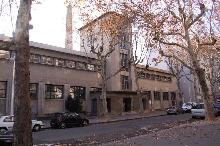 Lavoirs et bains-douches municipaux.