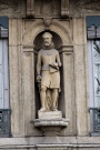 11 quai de Serbie, statue d'Henri IV de Guerpillon.