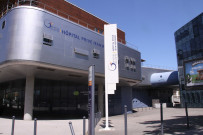 Hôpital privé Jean-Mermoz, entrée du bâtiment et extérieur.