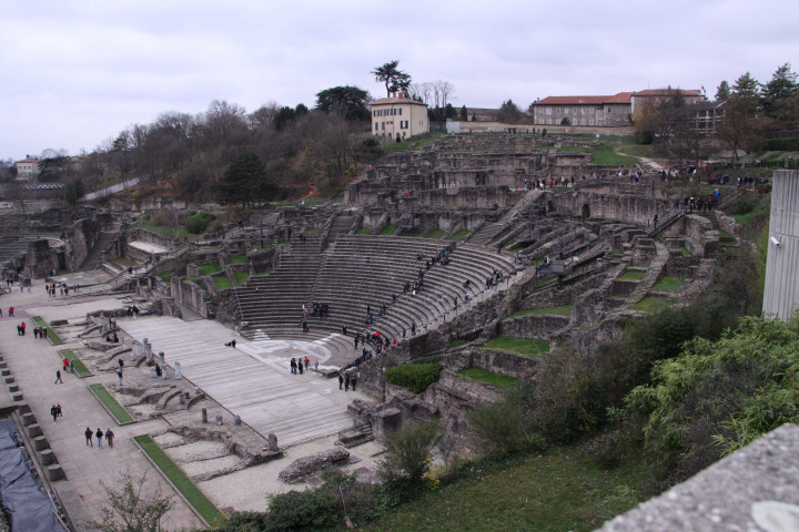 Théâtres Romains depuis le musée gallo-romain.