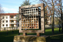 Parc Francis-Popy, œuvre "Cage" de Victor Caniato.