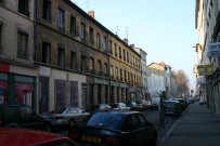 Vue prise au niveau de la rue Verlet-Hanus, en direction du nord.