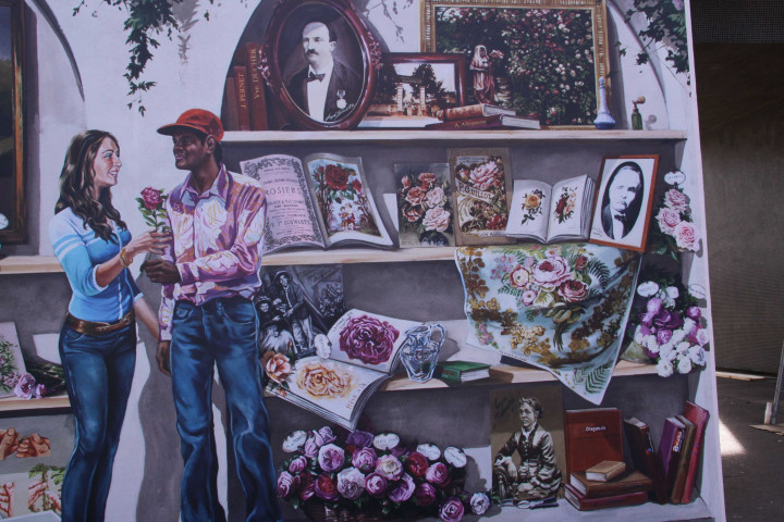 Mairie du 8e, espace Citoyen, fresque des roses.