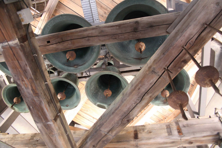 Cloches, détail.