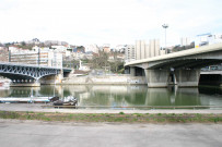 Pont ferroviaire et pont autoroutier sur la Saône.