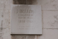 Plaque en mémoire de J. Belloni.