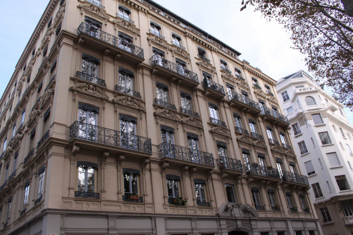 7 place d'Helvétie et rue Malesherbes, immeuble.