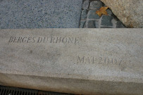 Inscription vers la place Antonin-Jutard.