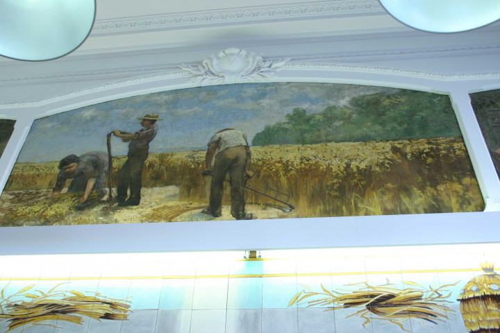 24 rue de la Martinière, peintures murales dans la boulangerie.