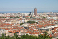 Vue de Lyon prise depuis le jardin.