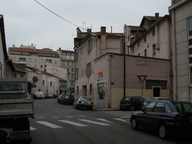 Angle de la rue Renan et de la rue d'Anvers.