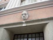 15 rue Juliette-Récamier, décors de façade.