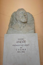 Statue en mémoire d'Eugène André.